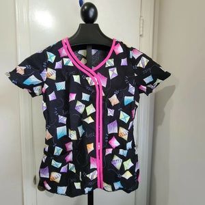 Scrub H.Q. Women’s Black Pink Multicolored Kites Scrub Top